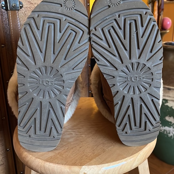 Uggs tall classic Boots - Picture 9 of 10